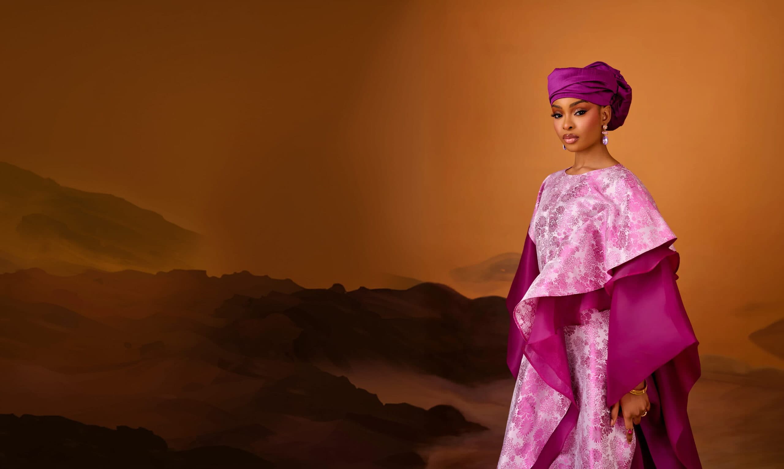 Model in mauve metallic kaftan